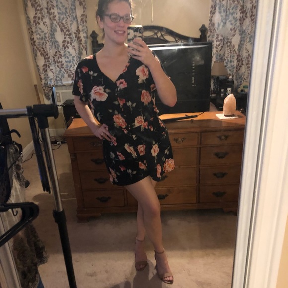 Meet your Posher, Paige. Age 26, married 5 yrs. - Picture 2 of 8